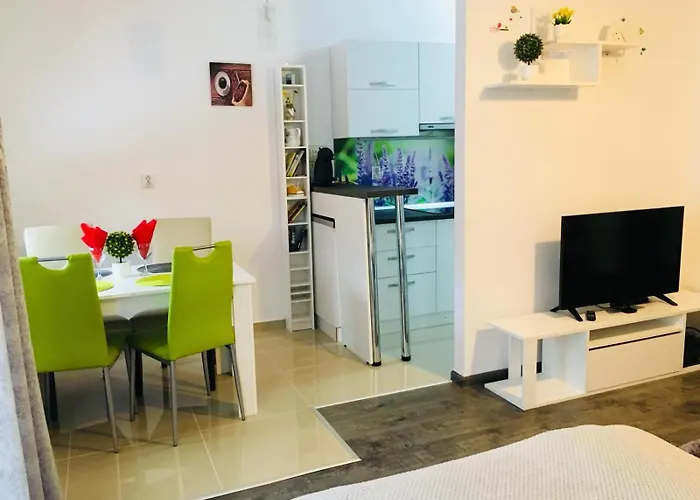 Seasons בראשוב